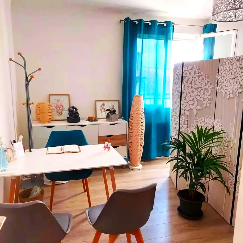 Bureau de consultation pour thérapeute au Pôle Holistique d’Alénya